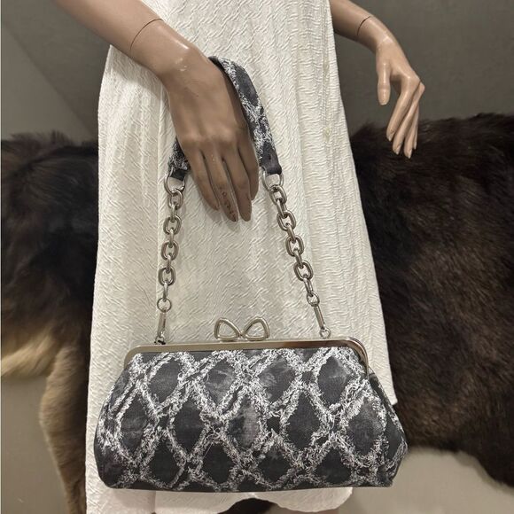 Genuine Leather Denim Quilted Pattern, Handmade Unique Bow Kisslock Baguette Bag - Picture 8 of 16